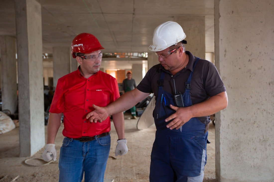 como escolher a melhor construtora para obra corporativa